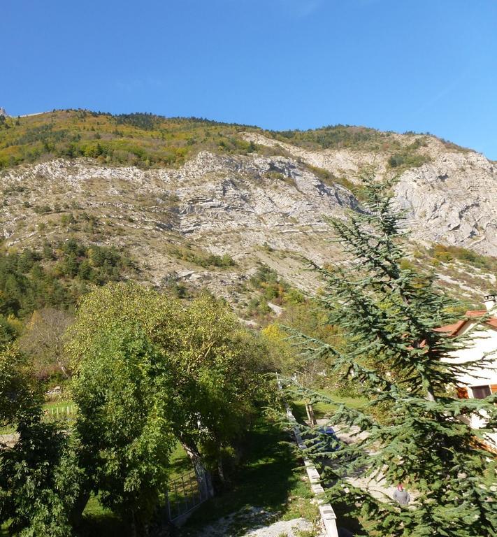 Le Rocher Des Ducs, Vue Sur Montagne, Abris Voitures Et Motos Le Glaizil エクステリア 写真